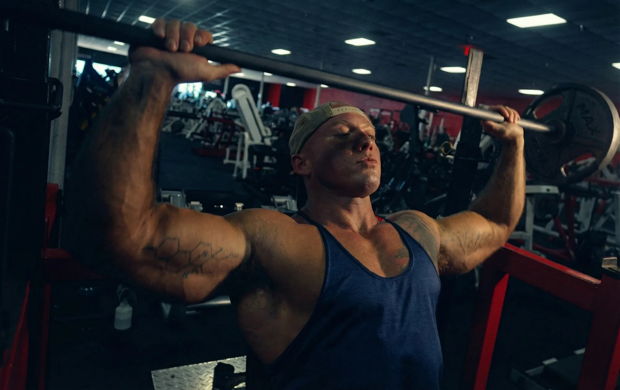 Dr. Aren Nilsson coaching in the gym